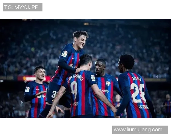 巴萨主场迎战巴黎第二回合争夺战球迷期待精彩对决与逆转奇迹